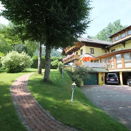 Seepension Neubacher Kg * Nussdorf am Attersee