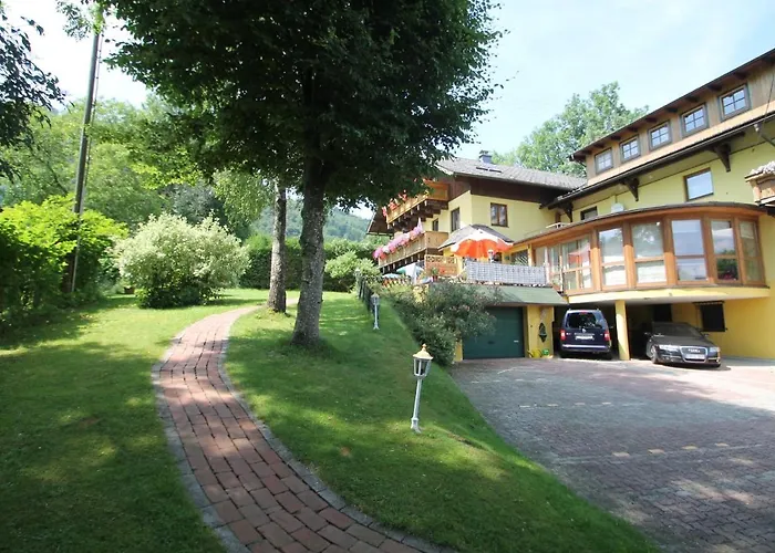 Seepension Neubacher Kg * Nussdorf am Attersee