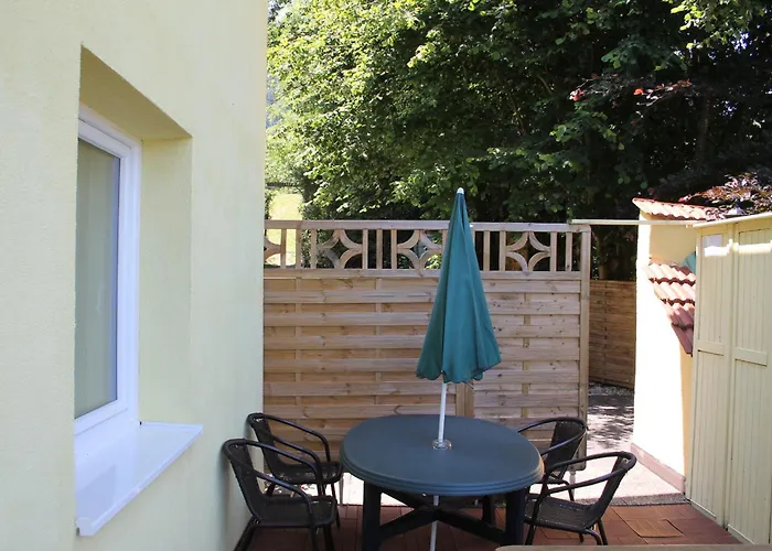 Seepension Neubacher Kg * Nußdorf am Attersee