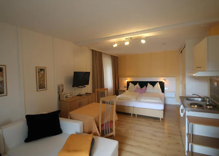 Seepension Neubacher Kg Nussdorf am Attersee